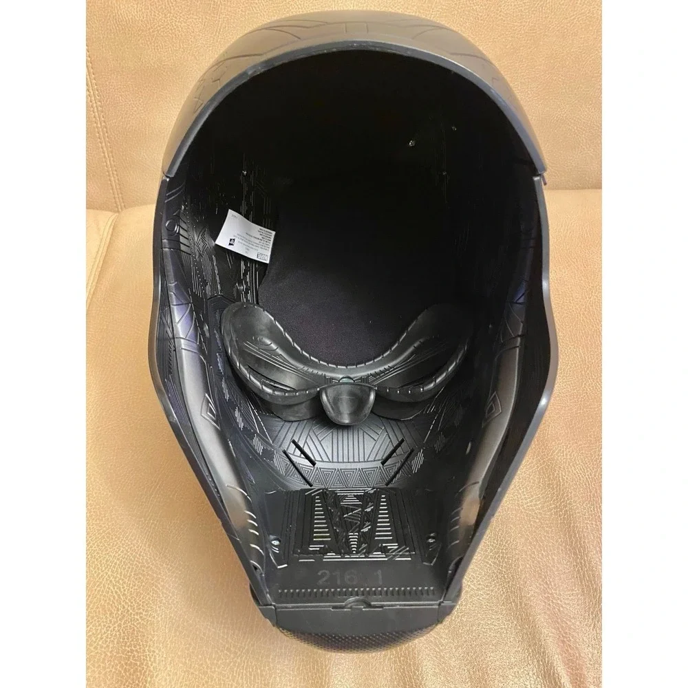 Black Panther Marvel Legends Helmet - Picture 5 of 6